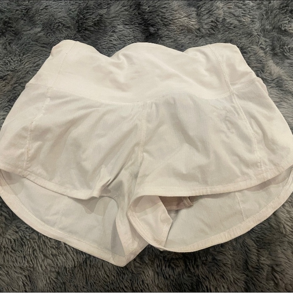 NWOT! lululemon white speed up shorts, high rise, 2.5 inch inseam